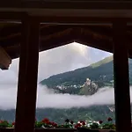 Daire Burg Laudegg Blick Faggen